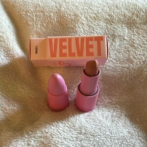 Jeffree Star velvet trap lipstick